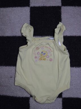 2008 Warner Bros. Pale Yellow Looney Tunes Baby Onsie